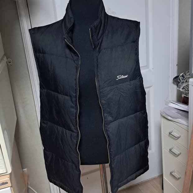 코모도스퀘어 남성 구스 패딩 조끼 95~100(ft.타이틀리스트)