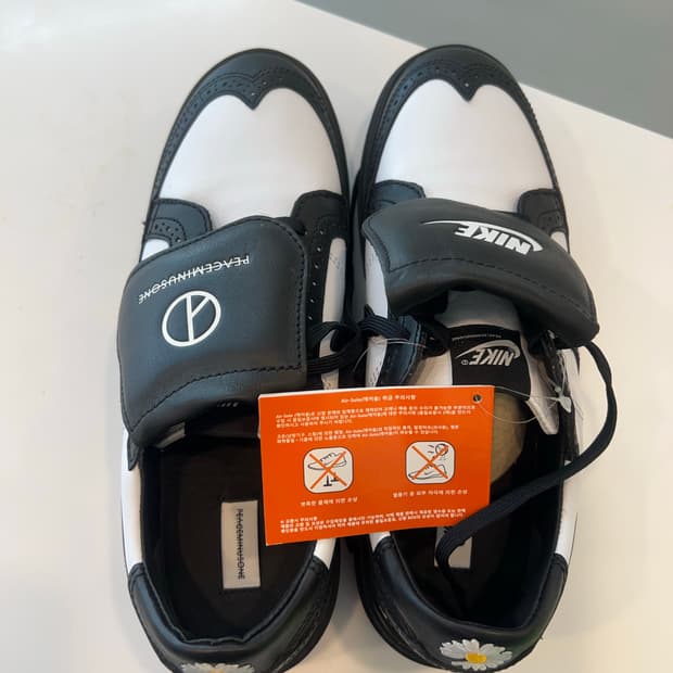 (새제품)나이키 피스마이너스원 권도 블랙 화이트