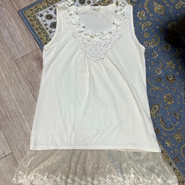 엑시즈팜 나시 레이스 슬리브리스  free