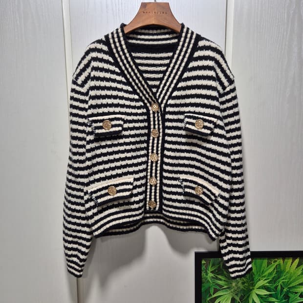 (세일)(새상품)vtg 스트라이프 금장 버튼 가디건