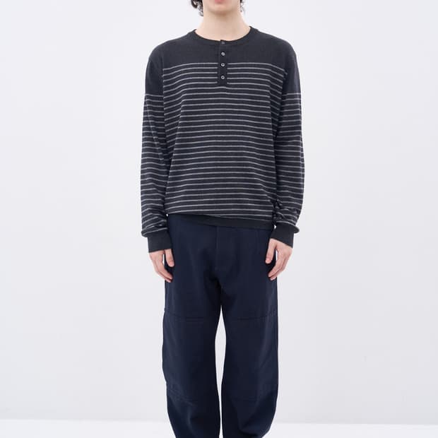 [S] 애프터프레이 스트라이프 플러스 헨리넥 니트 차콜