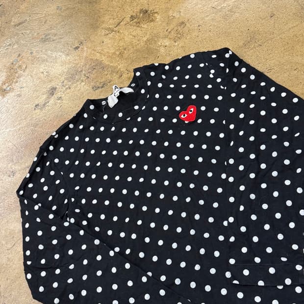 꼼데가르송 도트 블랙 레드 와펜 롱슬리브 긴팔티