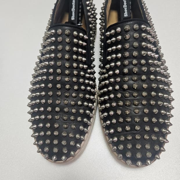 루부탱 스파이크 슬립온 / 260 사이즈