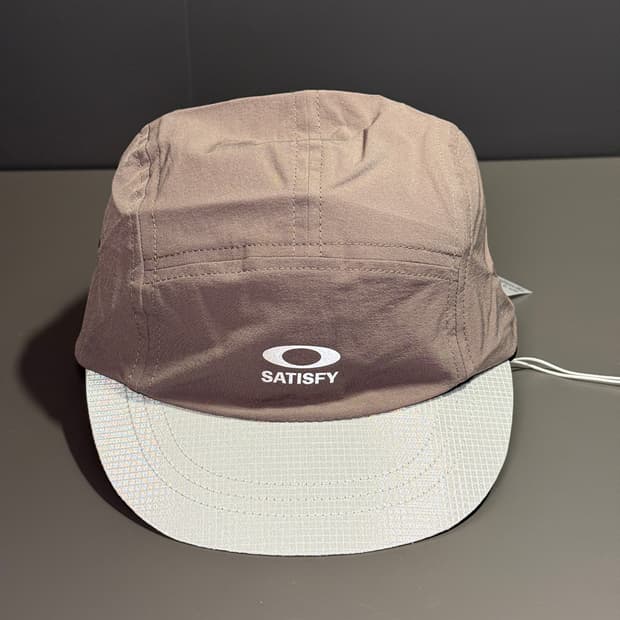 satisfy x oakley peaceshell trail cap