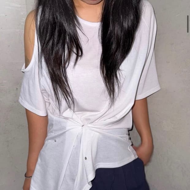 DEINET ONE-SLIT SNAP T-SHIRTS IN WHITE