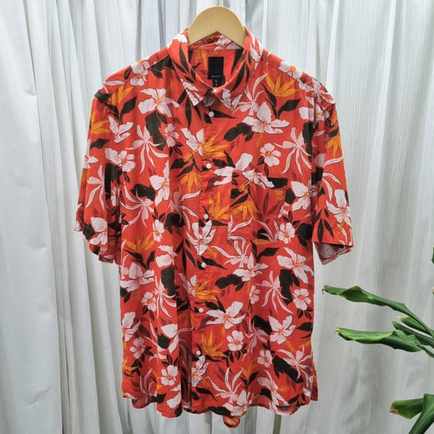H&M 오렌지 레드 트로피컬 레귤러핏 반팔 셔츠 2226