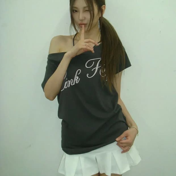 포어링 forusring 핑크 플래그 박스티 반팔 차콜