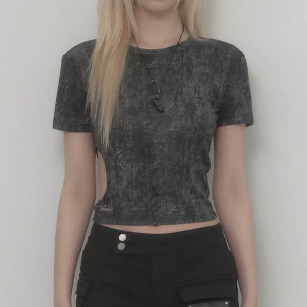 에트오소메 반팔 티셔츠 Graphic Side-hole Top