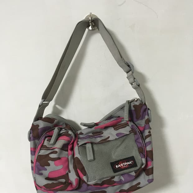 이스터팩 슬링백 핑크 카모