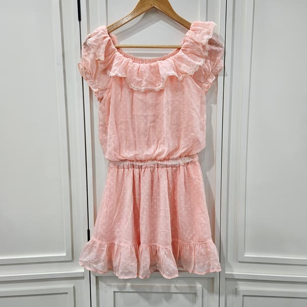 앙크루즈  도트 무늬 프릴 미니 원피스