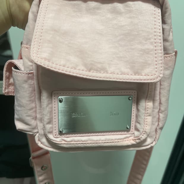 마뗑킴 카고 크로스 미니백 피치