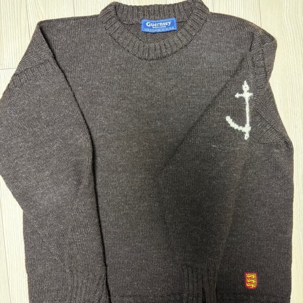 건지울른스 홀가먼트 스웨터 다크브라운