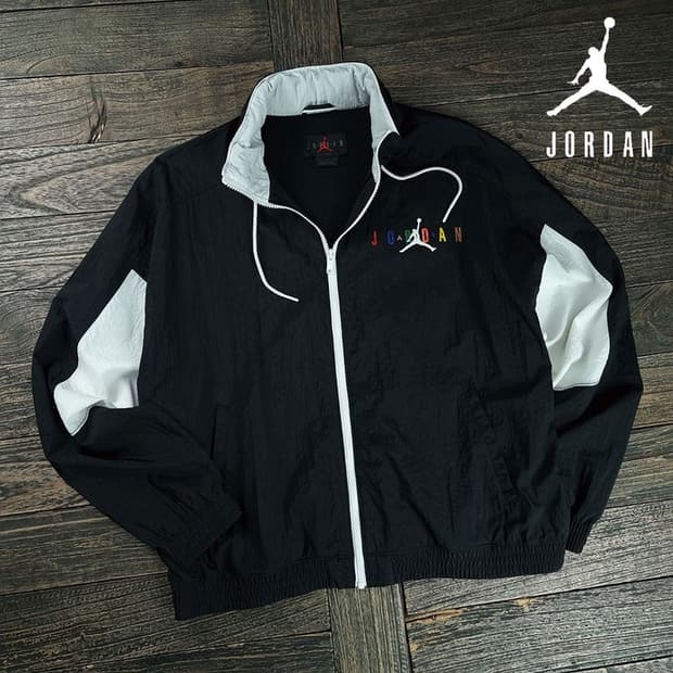 [나이키] 로고 프린팅 오버핏 바람막이 자켓 블랙 M19166