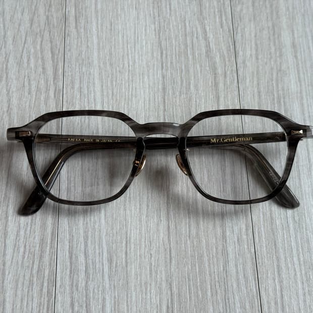 미스터젠틀맨  카프카 그레이 마블