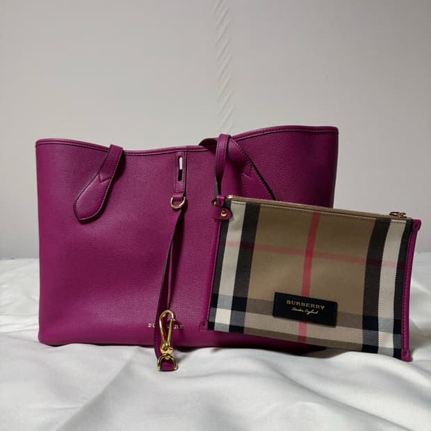 버버리 허니브룩 미디움 토트백