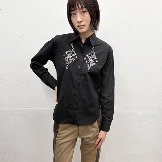 아네스베 자수 디테일 셔츠