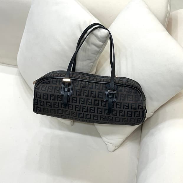 펜디 주카 원통 토트백 (정품)