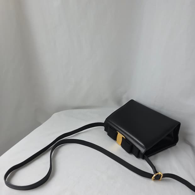 [정품 Ferragamo]페레가모 바라리본 크로스백 숄더백