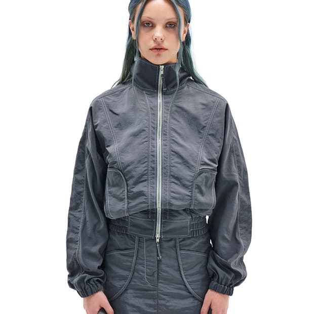 마뗑킴 CURVY CROP BOMBER JUMPER IN CHARCOAL