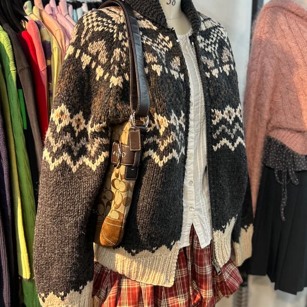 Vintage Pure Wool y2k Cowichan