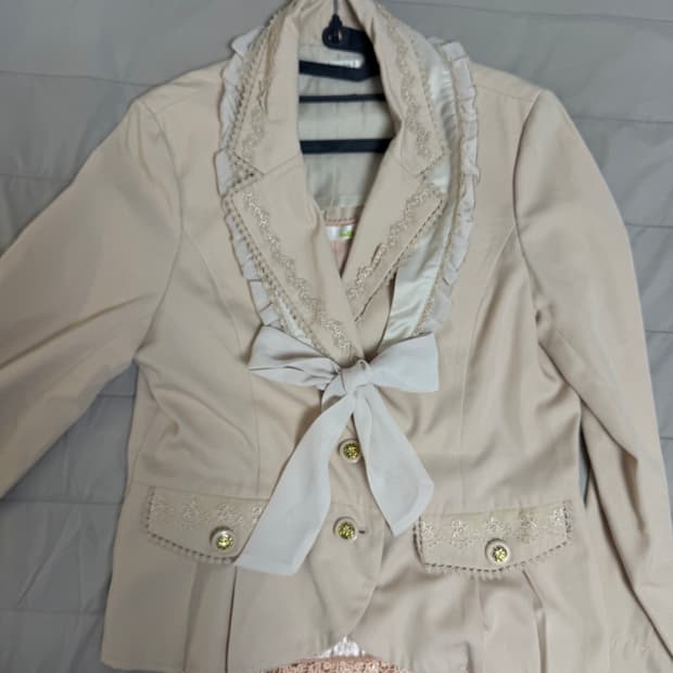 엑시즈팜 레이스 핑크 하치 자켓