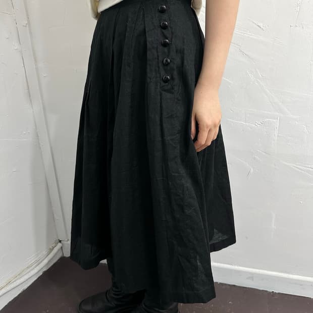 button pleats midi skirt