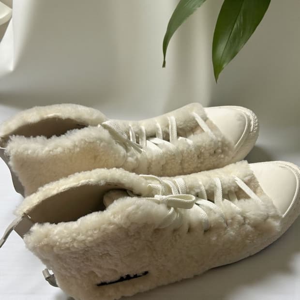 KUHO 쿠호 아이보리 털 스니커즈 245 / 한섬 정품