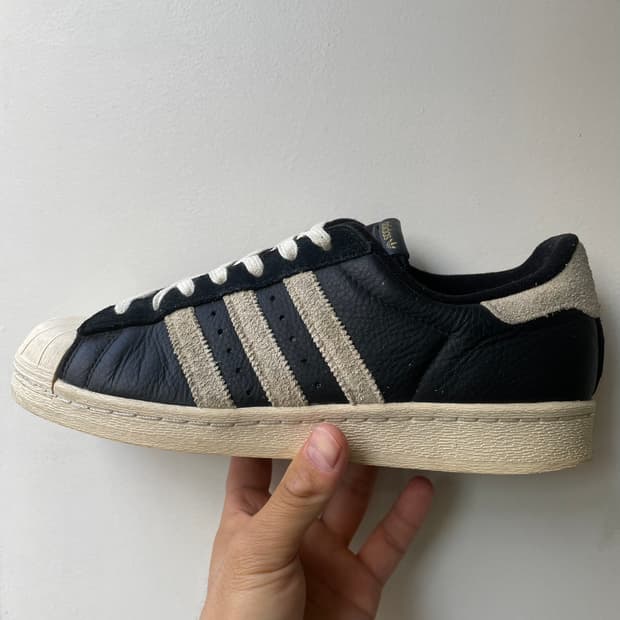 아디다스 슈퍼스타 82 블랙 화이트