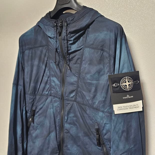 스톤아일랜드 스킨 터치 나일론-TC 코로즌 트리트먼트 후드 자켓(새상품)