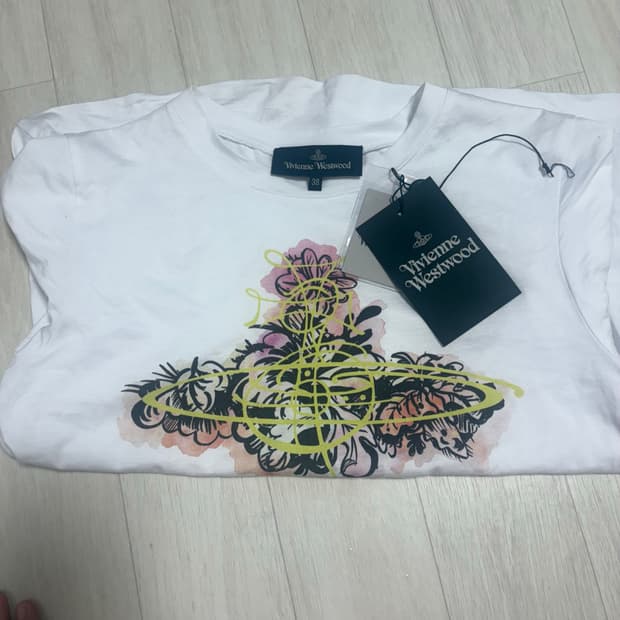 Vivienne westwood 반팔 급처해요(1회착용만)