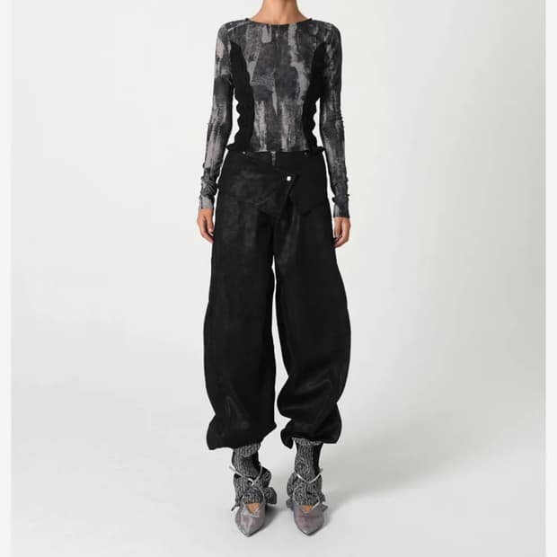 0104 excursive top black