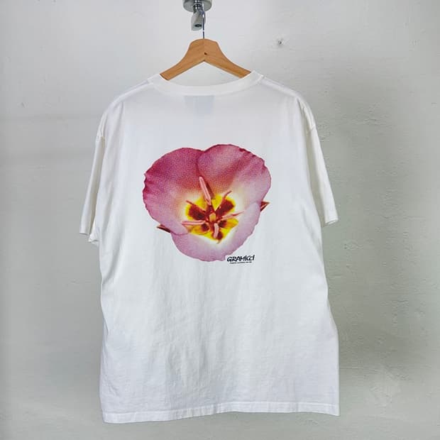 그라미치 화이트 플라워 루즈핏 하프 티셔츠