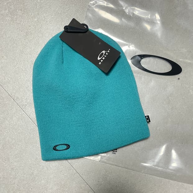 오클리 니트 비니