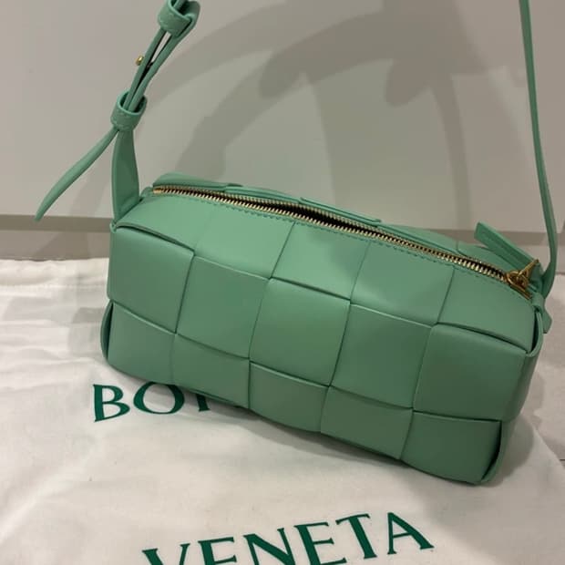 보테가베네타 브릭 카세트백 