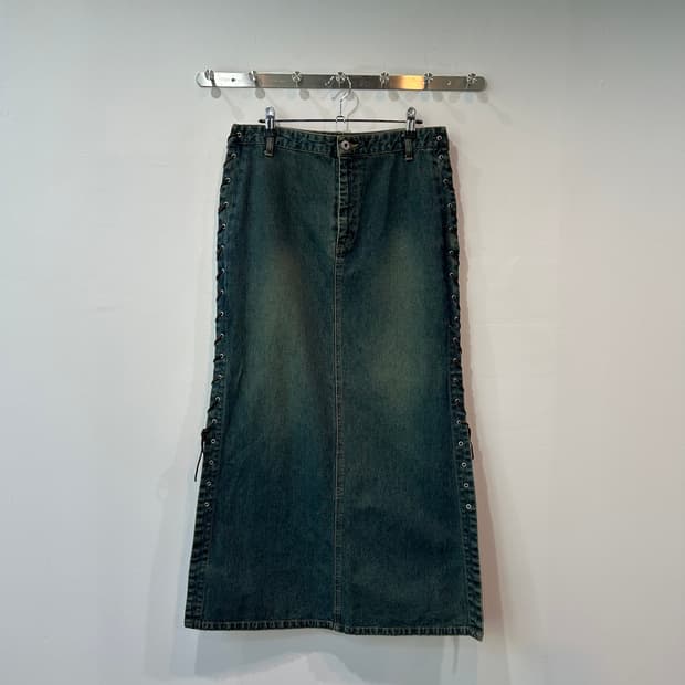 아일렛 디테일 데님 롱 스커트