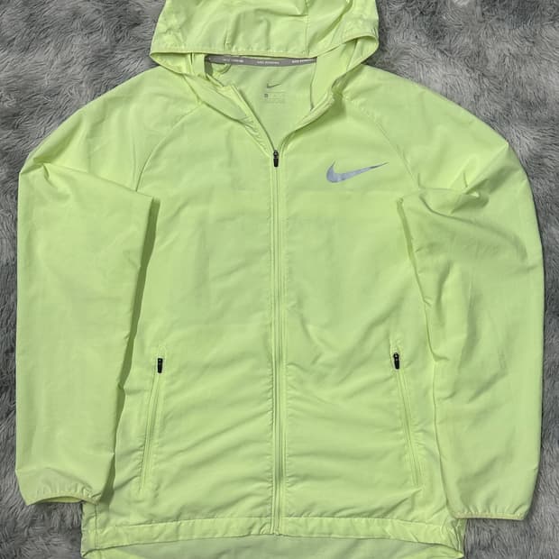 나이키 스우시 형광 러닝 바람막이 L