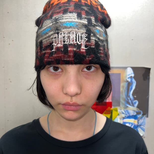 Palace 고딕 그래픽 비니