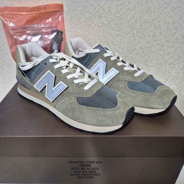 뉴발란스 x 알파 인더스트리 574 세도나 세이지 (스페셜 박스)