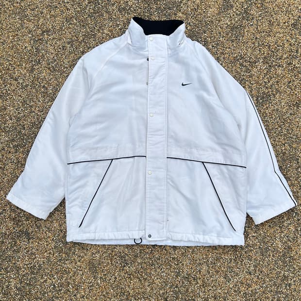 나이키(Nike)스우시 화이트 누빔 점퍼