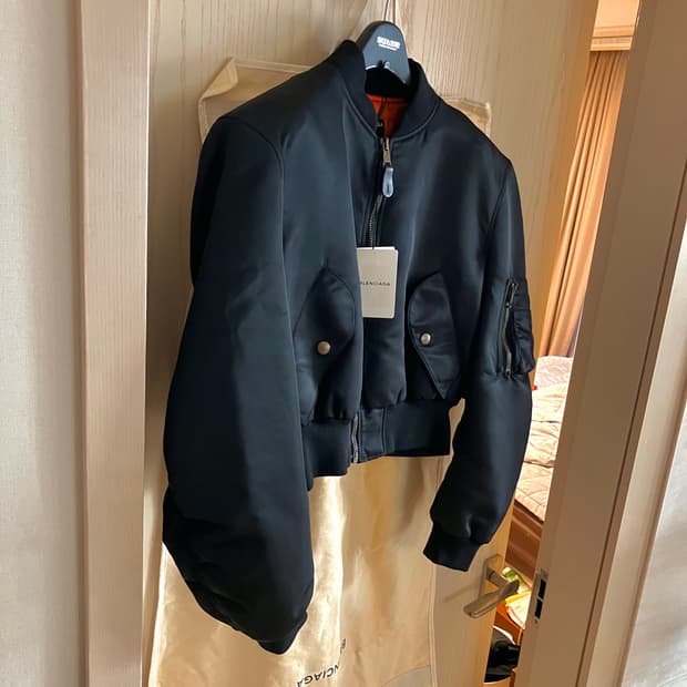 17ss 발렌시아가 크롭 봄버 m