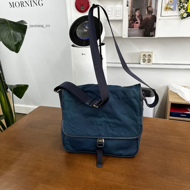 프라다 나일론 메신저백 