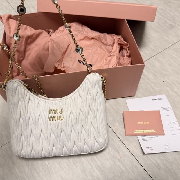 [정품] 미우미우 마테라쎄 나파 화이트 숄더백 5BH211