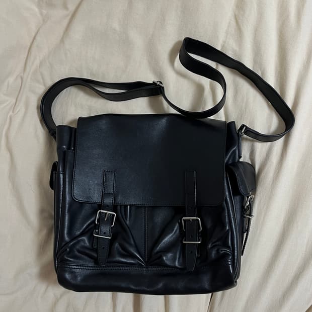 12aw 생로랑파리 에디슬리먼 투 버클 메신저백