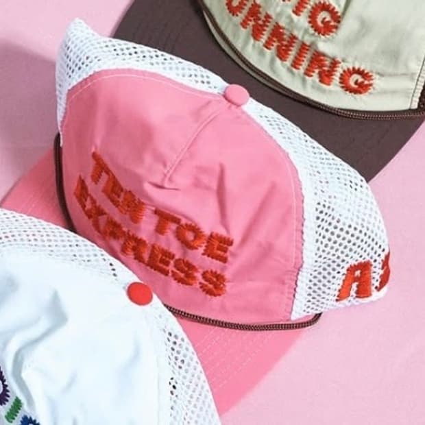알렉스 조노 ‘텐 토우 익스프레스’ 트러커 햇 핑크 10꼬르소꼬모 익클