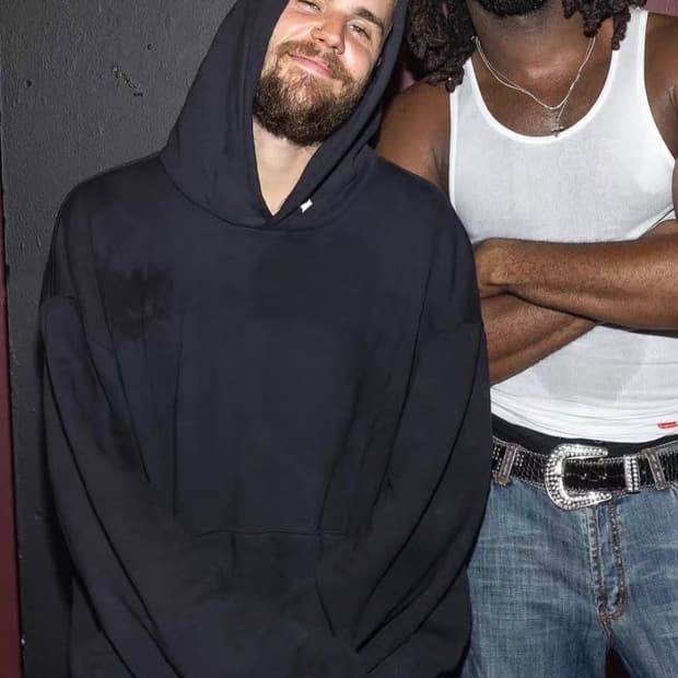 SKYLRK 스카이라크 후디 CAVE