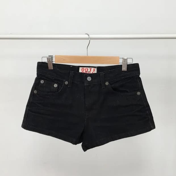 OOTJ 흑청 블랙 데님 숏팬츠 로우라이즈 논페이드 반바지 에이라인