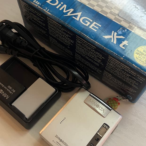 미놀타 디미지 DiMAGE Xt 실버 디지털카메라 디카