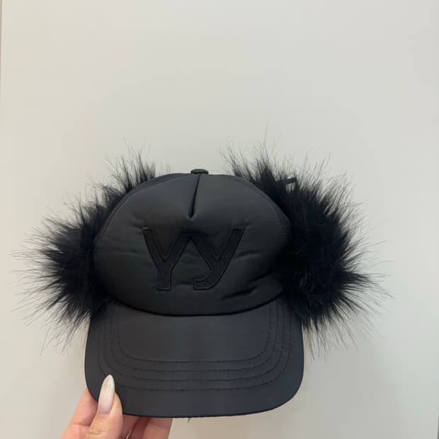 openyy  퍼 볼캡(닝닝 착용)