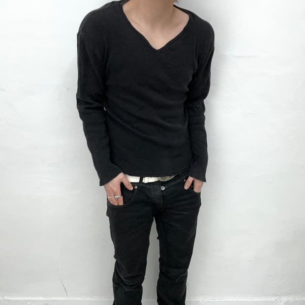 Avirex v neck long sleeve