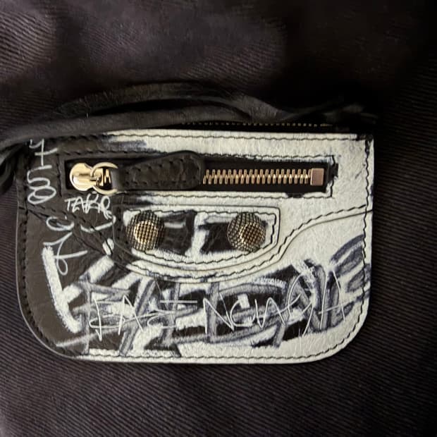 발렌시아가 그래피티 카드지갑